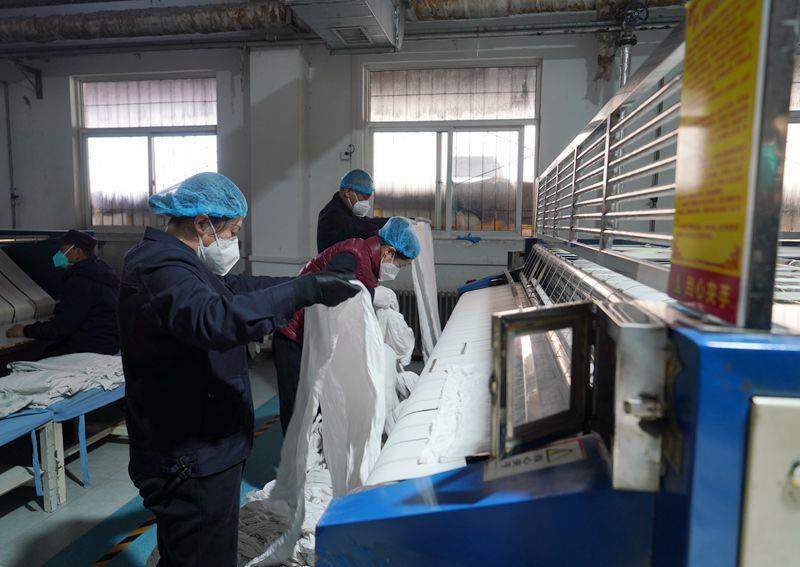 新春走基层｜探访列车卧具洗涤厂：日洗2万件，洗衣粉用掉50公斤